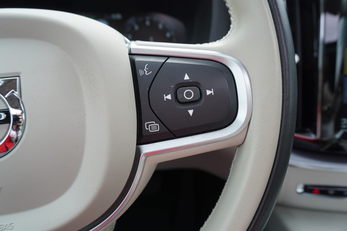 Volvo XC60 B5 AWD Momentum Pro Panorama Navi LED PDC foto 22