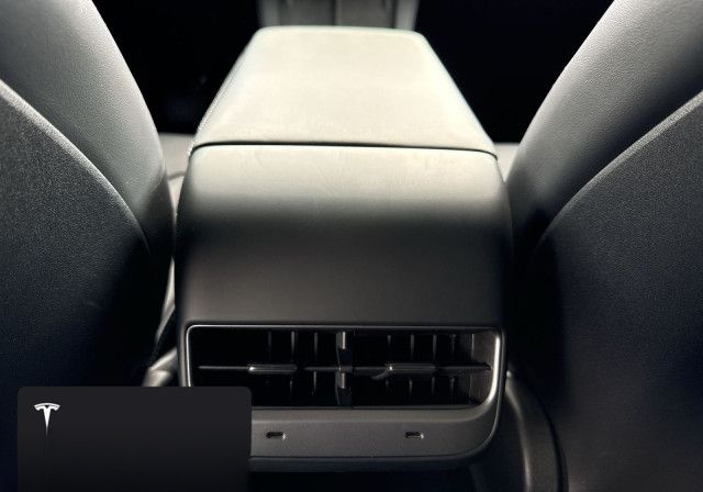 Tesla Model Y Long Range AWD foto 13