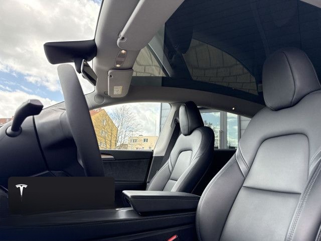 Tesla Model Y Long Range AWD foto 18
