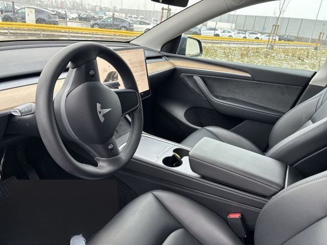 Tesla Model Y Long Range AWD foto 11