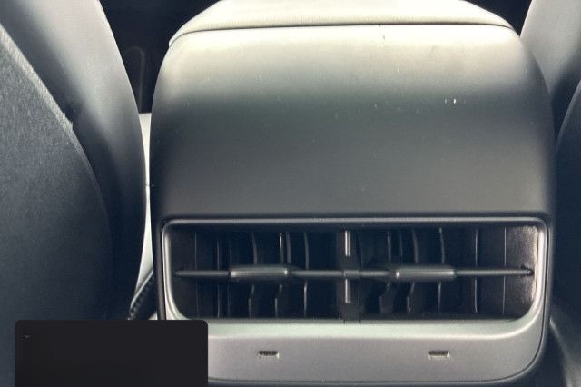 Tesla Model Y Long Range AWD foto 13