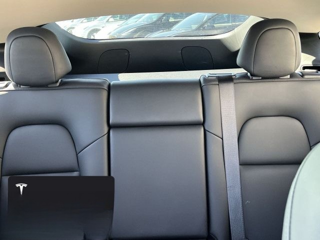 Tesla Model Y Long Range AWD foto 12