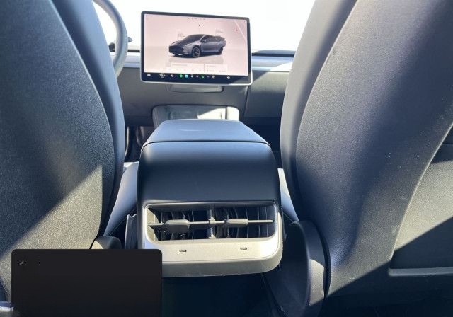 Tesla Model Y Long Range AWD foto 13