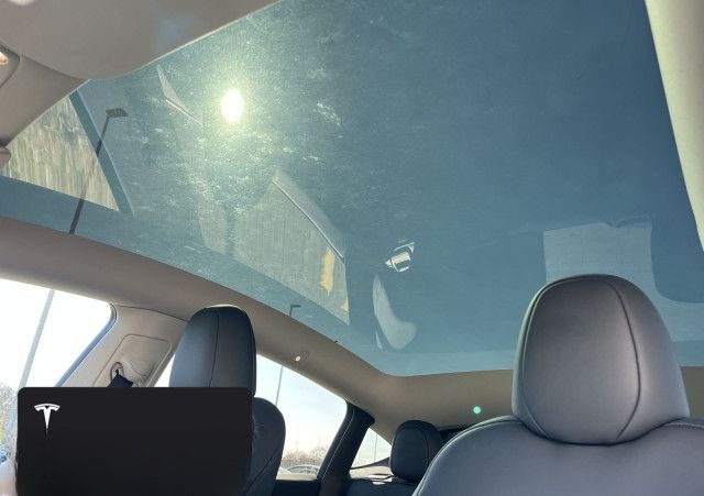Tesla Model Y Long Range AWD foto 18