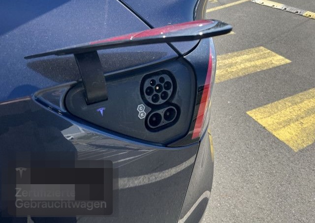 Tesla Model Y Long Range AWD foto 19