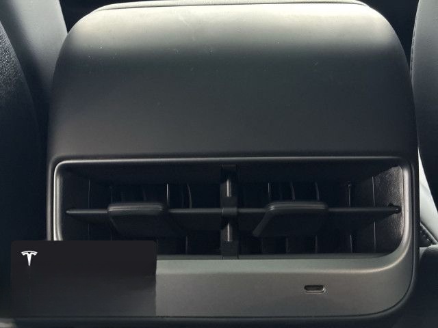Tesla Model Y Long Range AWD foto 13