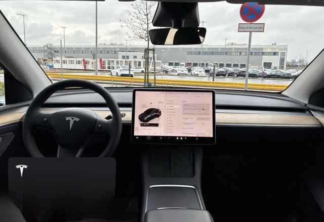 Tesla Model Y Long Range AWD foto 14