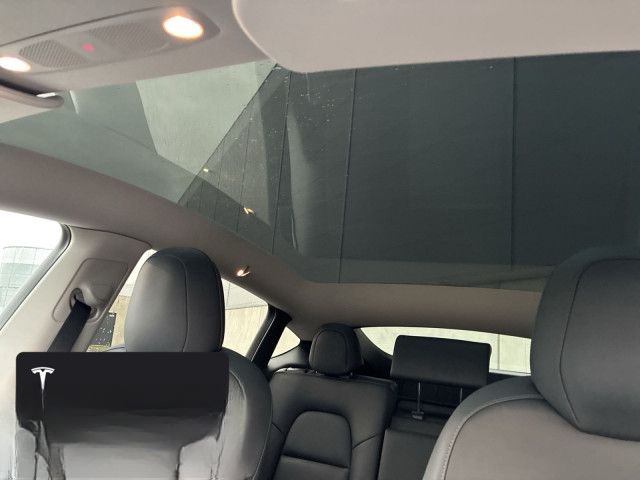 Tesla Model Y Long Range AWD foto 18