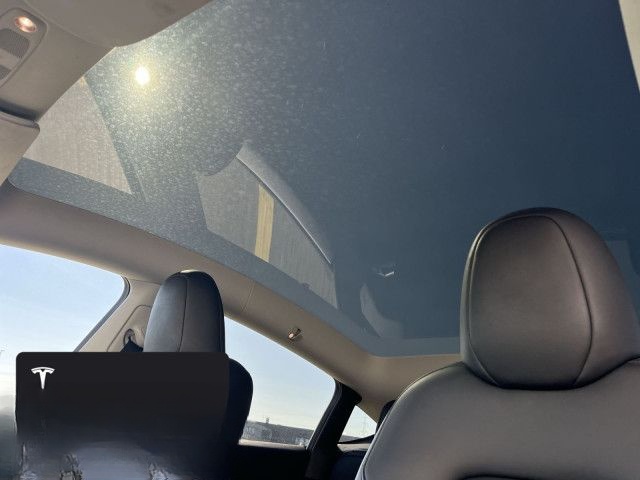 Tesla Model Y Long Range AWD foto 18