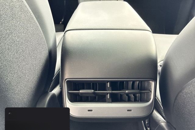 Tesla Model Y Long Range AWD foto 13