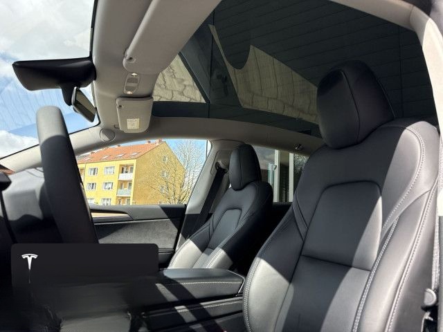 Tesla Model Y Long Range AWD foto 18