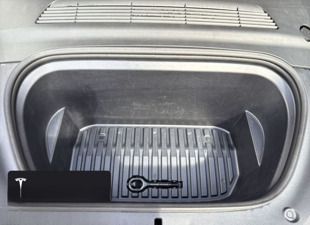 Tesla Model Y Long Range AWD foto 8