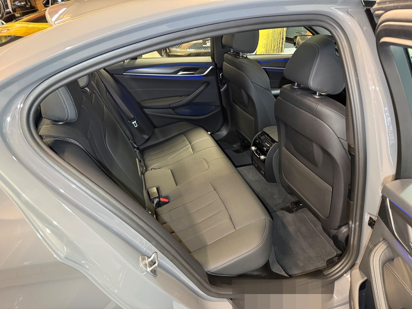 BMW 530d Limousine xDrive M Sport LASER~GSD~HUD~RFK foto 14