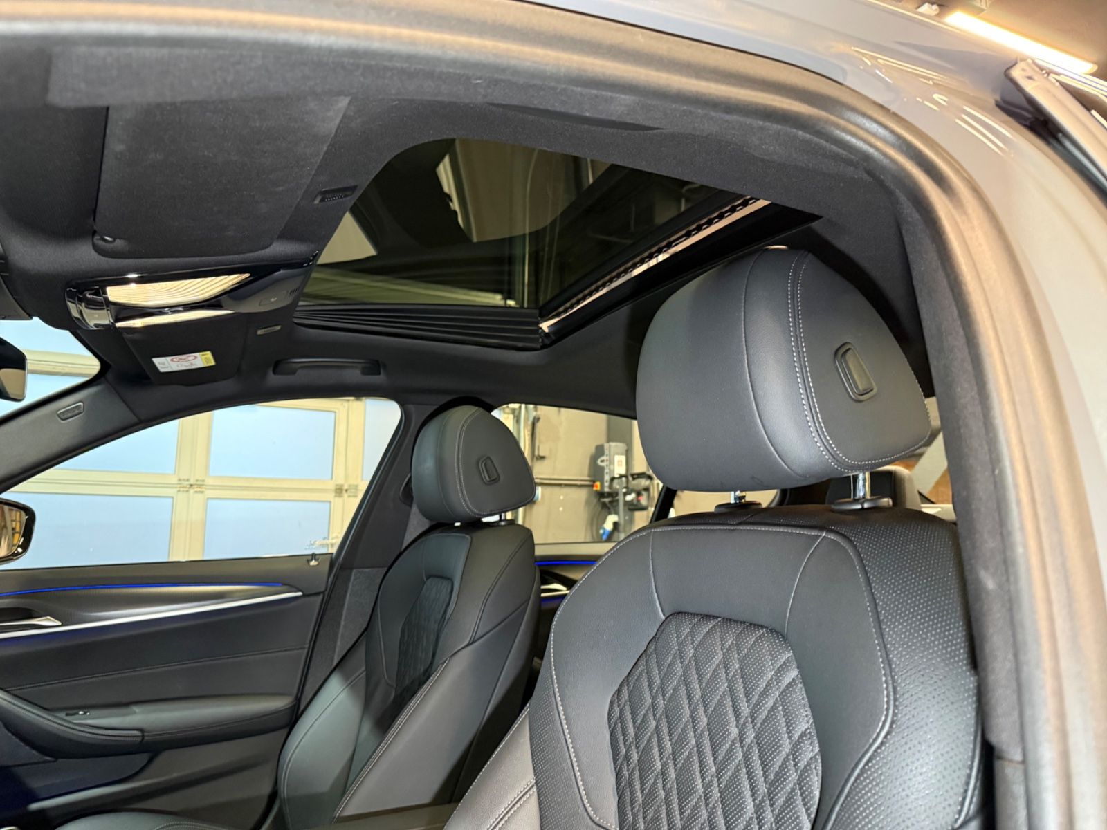 BMW 530d Limousine xDrive M Sport LASER~GSD~HUD~RFK foto 16