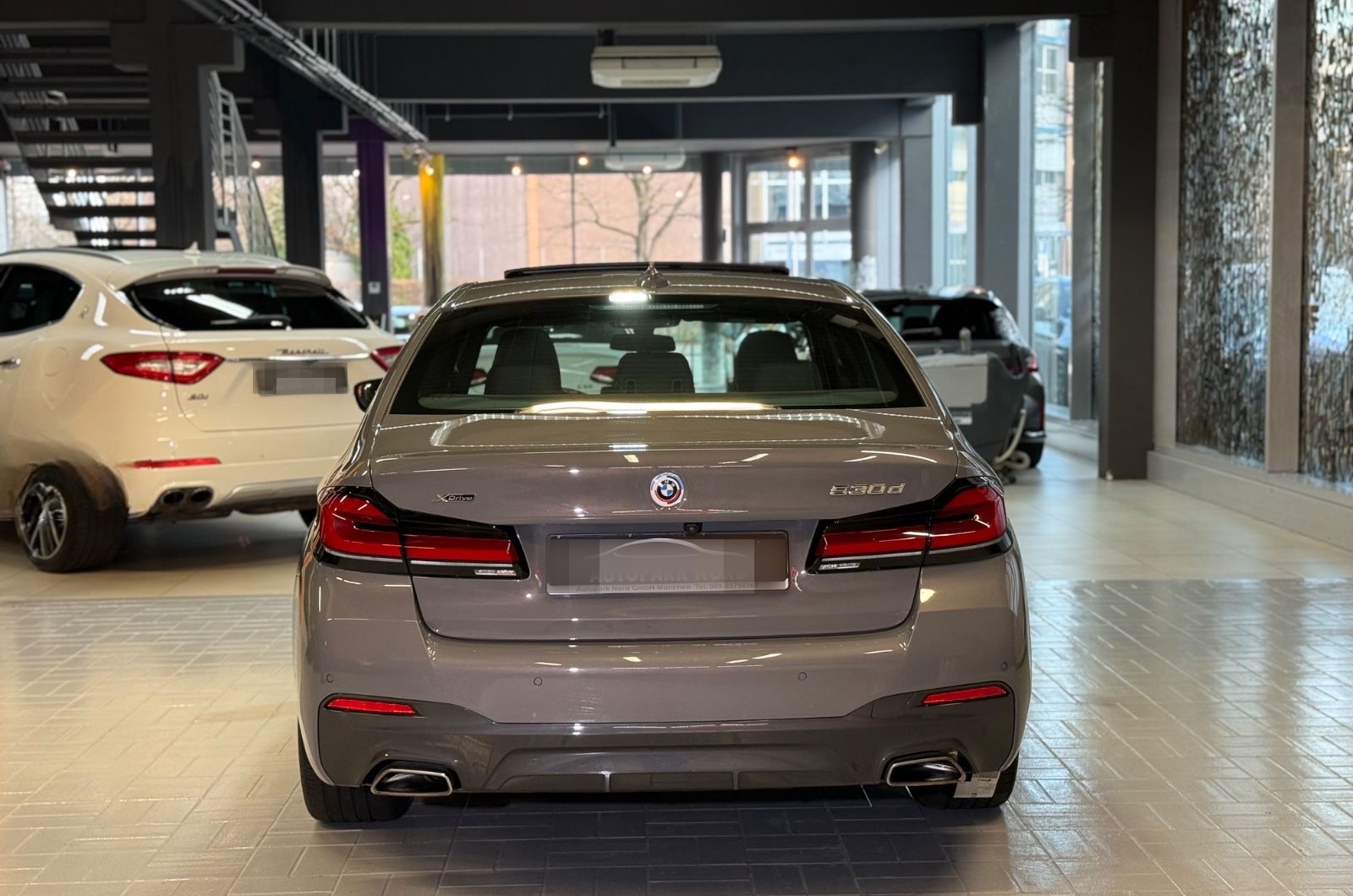 BMW 530d Limousine xDrive M Sport LASER~GSD~HUD~RFK foto 6