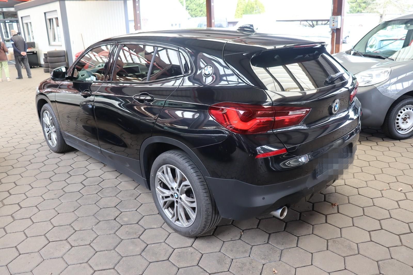 BMW X2 sDrive 18 i Advantage Plus LED*NAVI*GRA*AHK foto 3