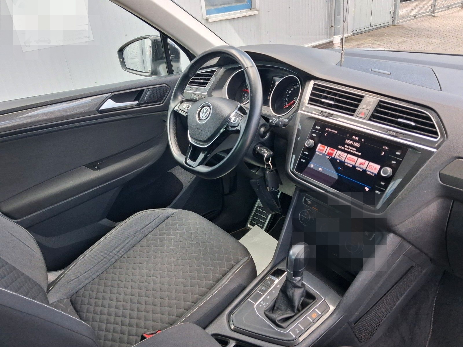 Volkswagen Tiguan * R Line* AHK*DSG* Navi* foto 16
