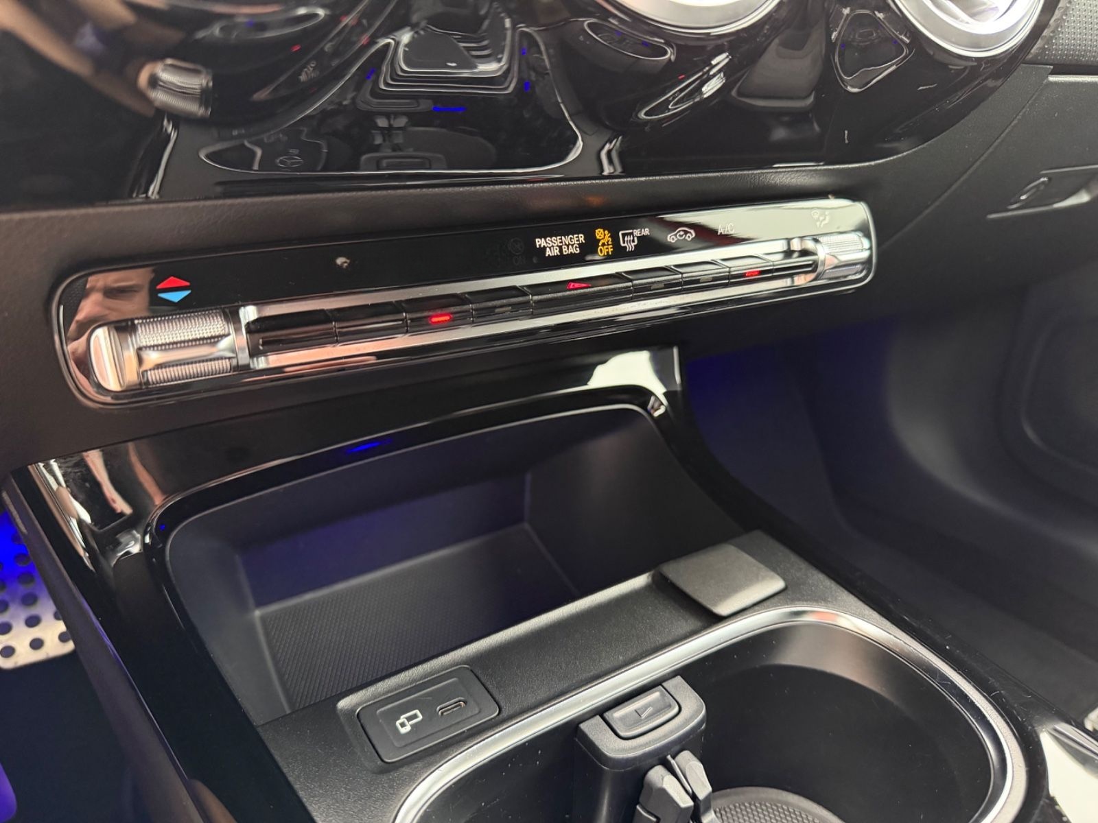 Mercedes-Benz A 180 AMG LED Night Kamera 1.Hd SHZ Ambiente foto 24