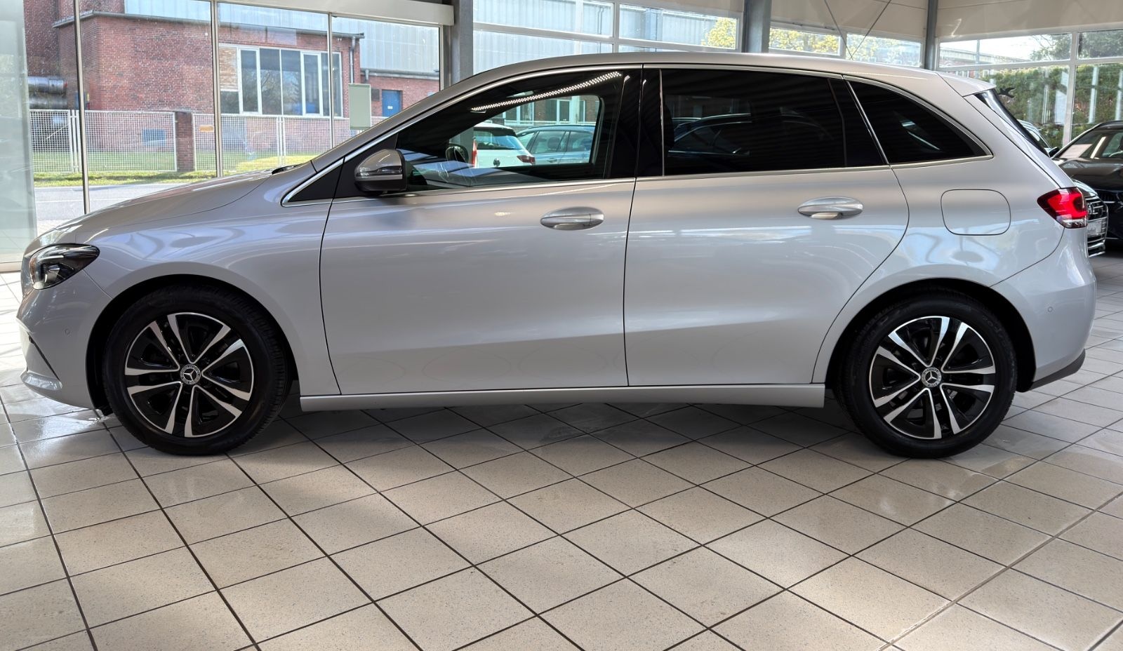 Mercedes-Benz B 200 d MBUX/Multibeam LED/CarPlay/AHK/HeadUp foto 2
