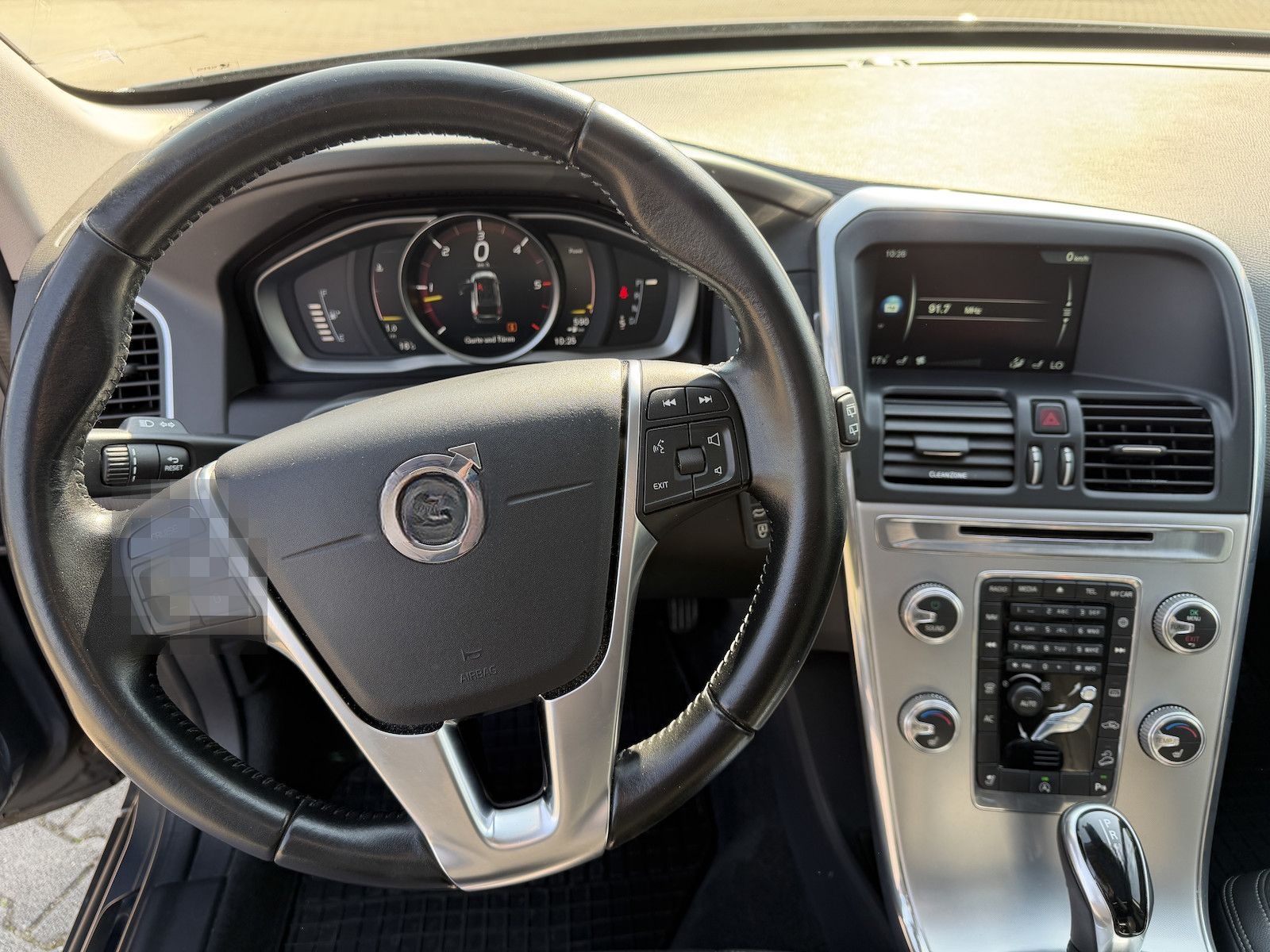 Volvo XC60 Momentum AWD / SitzH / Panorama foto 19