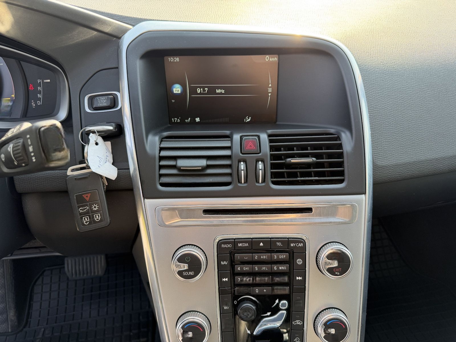 Volvo XC60 Momentum AWD / SitzH / Panorama foto 21