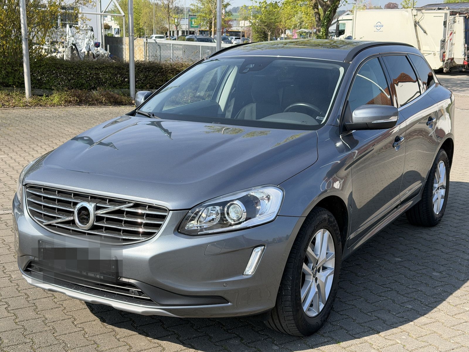 Volvo XC60 Momentum AWD / SitzH / Panorama foto 4