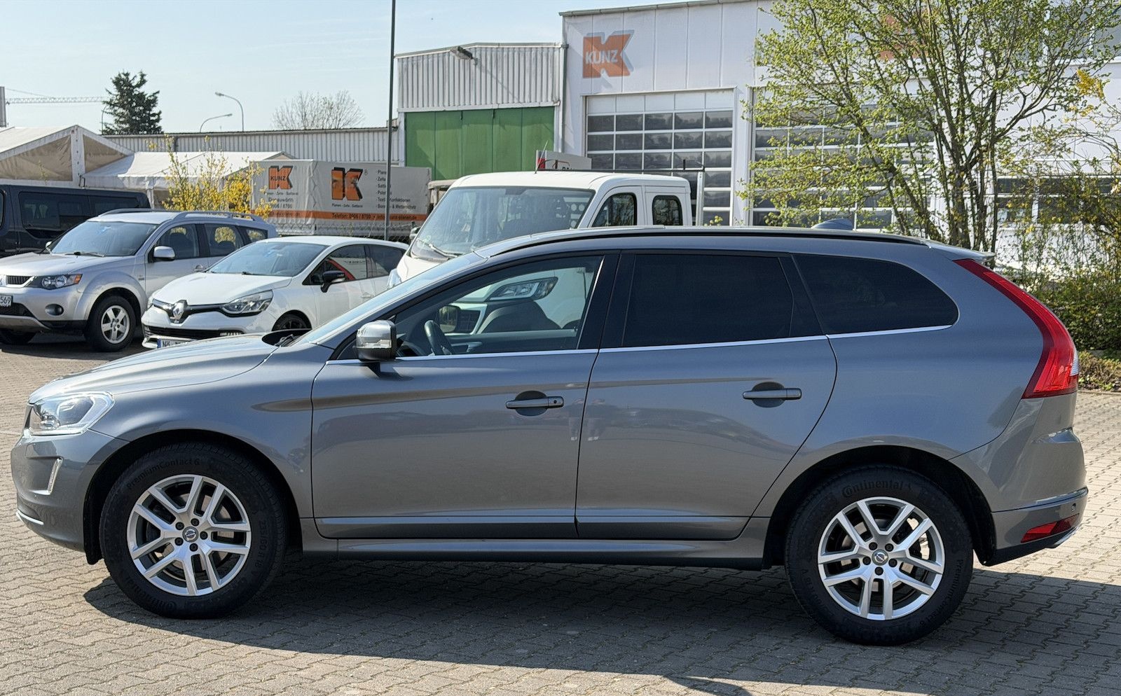 Volvo XC60 Momentum AWD / SitzH / Panorama foto 5