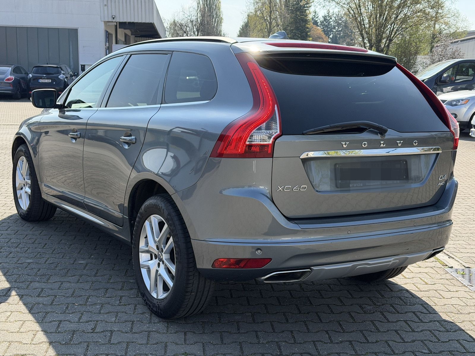 Volvo XC60 Momentum AWD / SitzH / Panorama foto 6
