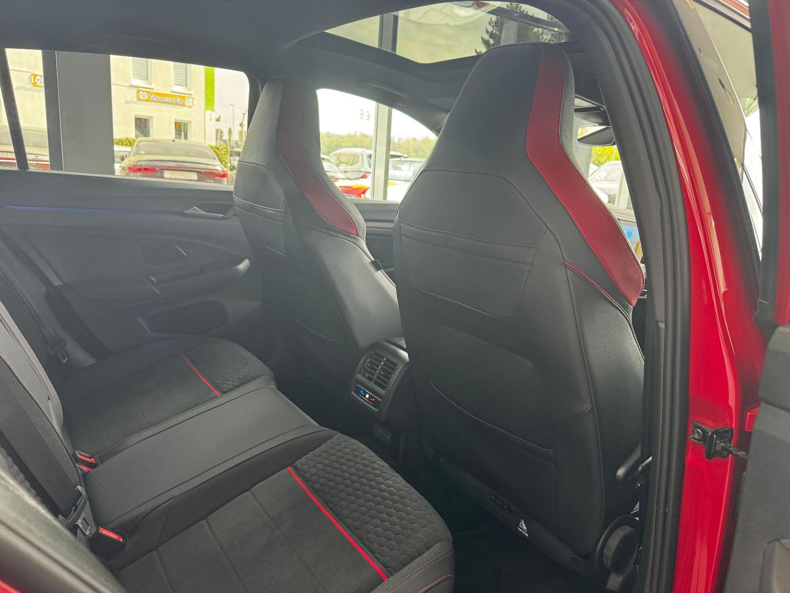 Volkswagen Golf VIII Lim. GTI Clubsport 2.0TSI"Matrix/Pano" foto 14