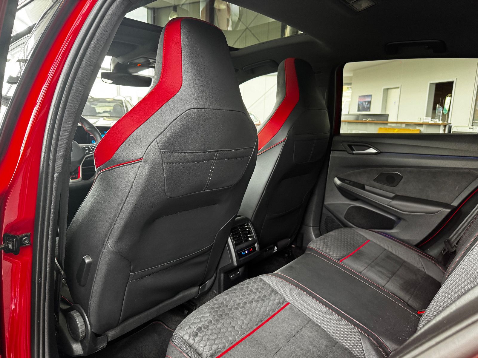 Volkswagen Golf VIII Lim. GTI Clubsport 2.0TSI"Matrix/Pano" foto 17