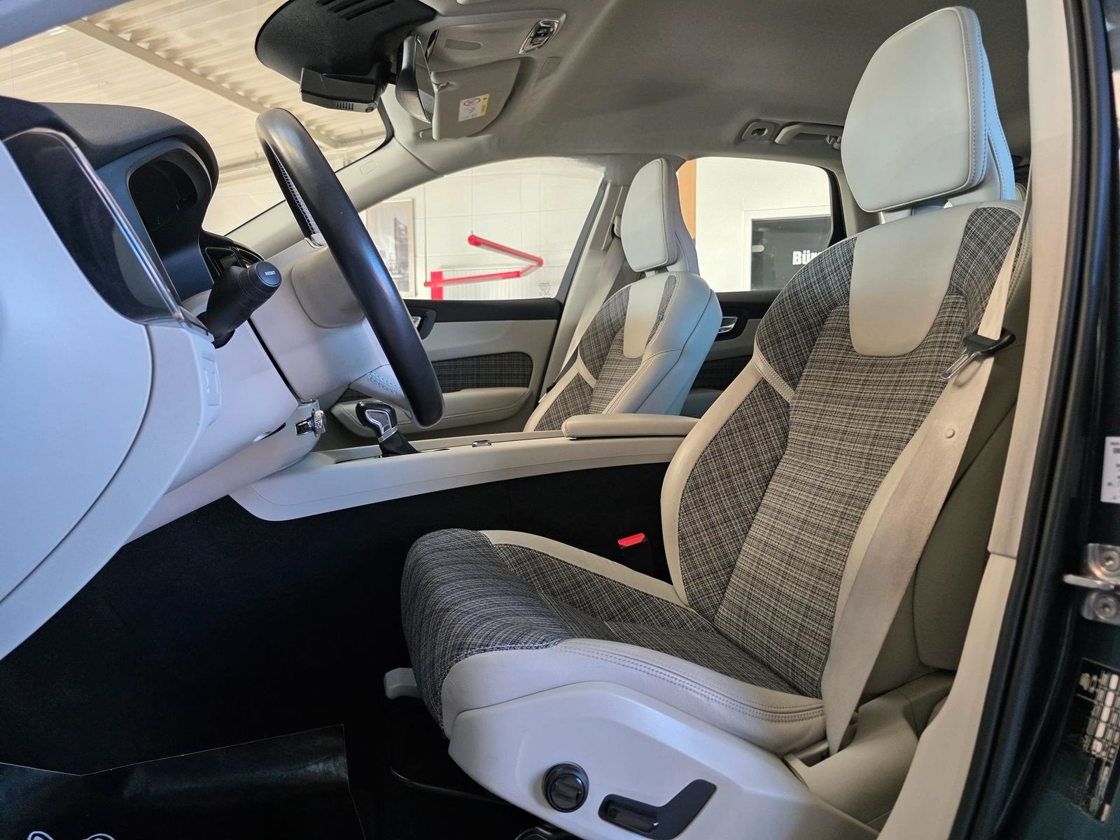 Volvo XC 60 D4 /StandHz/Keyless/Carplay/Ahk foto 15