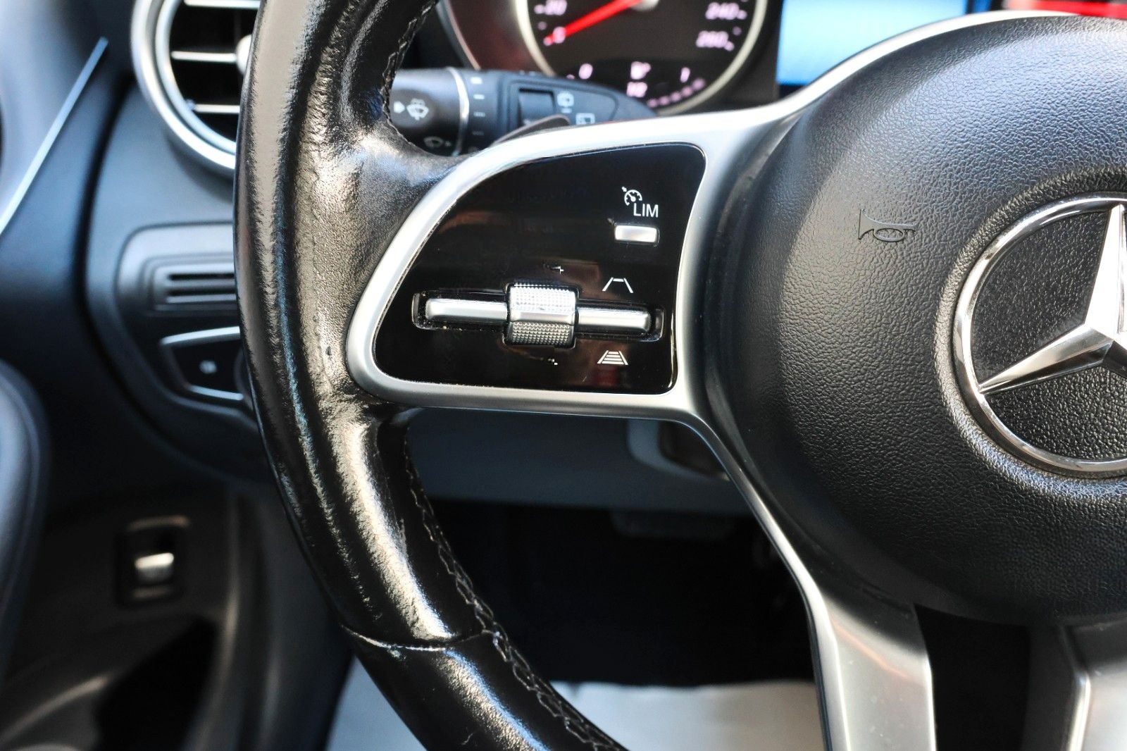 Mercedes-Benz GLC 300 d 4Matic 1Hand KAM MBUX LED TOT Verkzerk foto 15