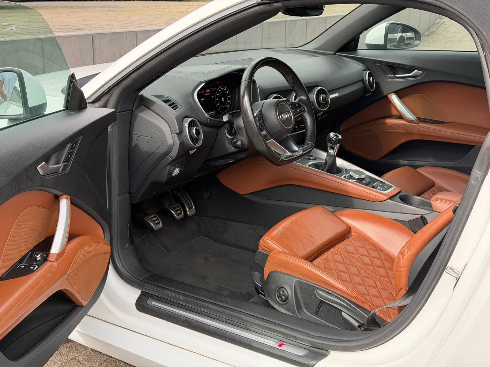 Audi TT Roadster 1.8 TFSI - S-Line foto 16