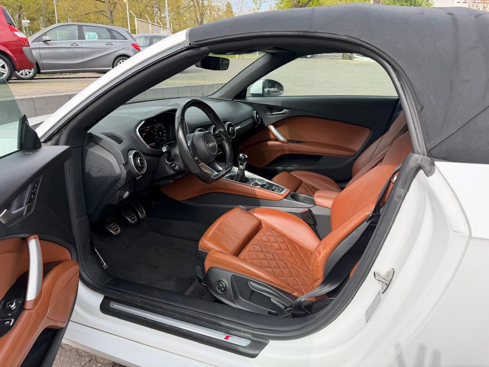 Audi TT Roadster 1.8 TFSI - S-Line foto 17