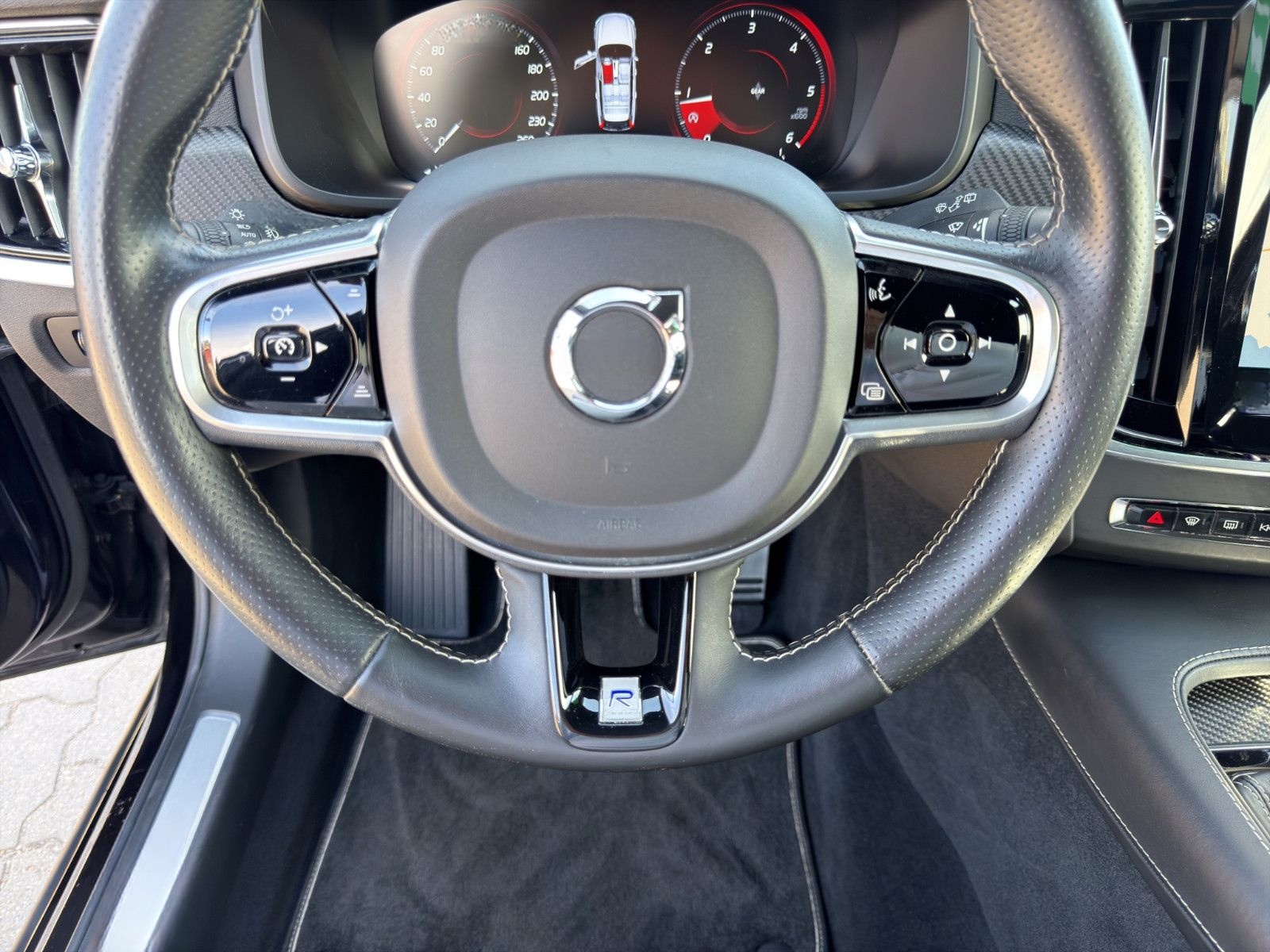 Volvo V90 D4 R Design Business NAVI|TEMPOMAT|LED|PDC foto 14