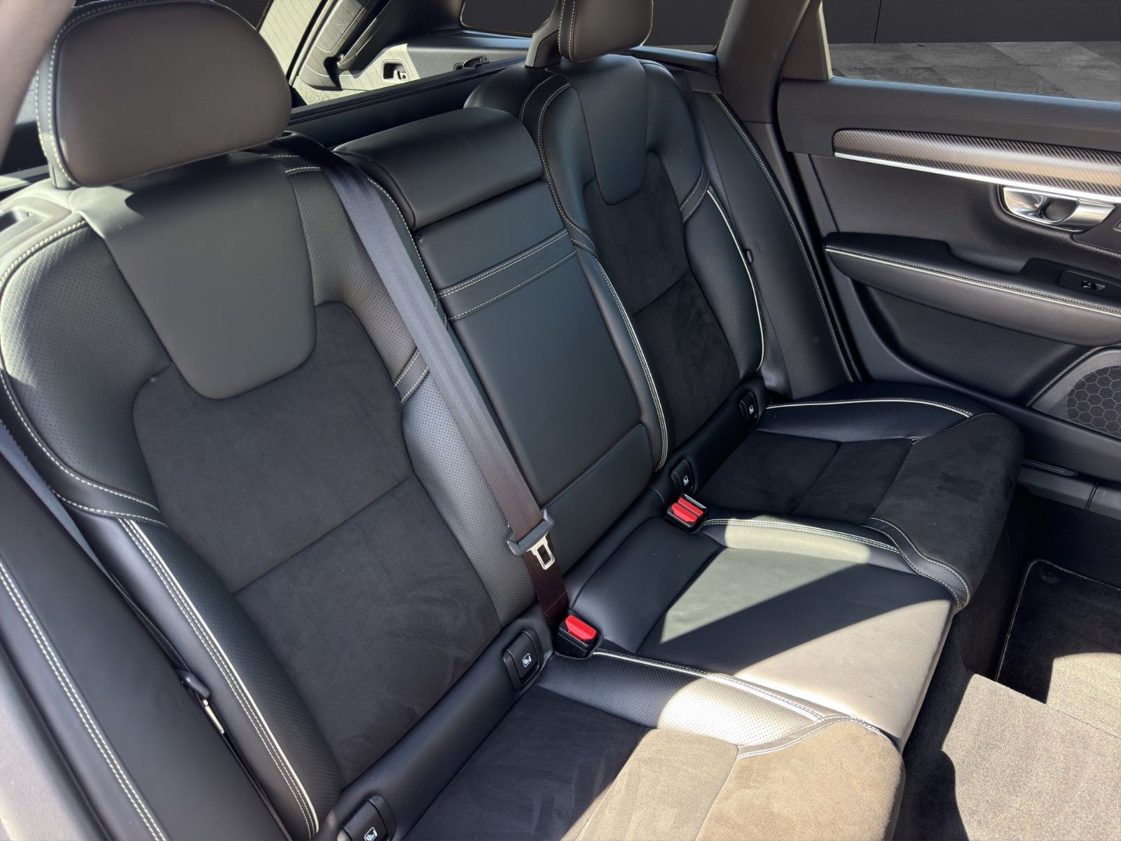 Volvo V90 D4 R Design Business NAVI|TEMPOMAT|LED|PDC foto 22