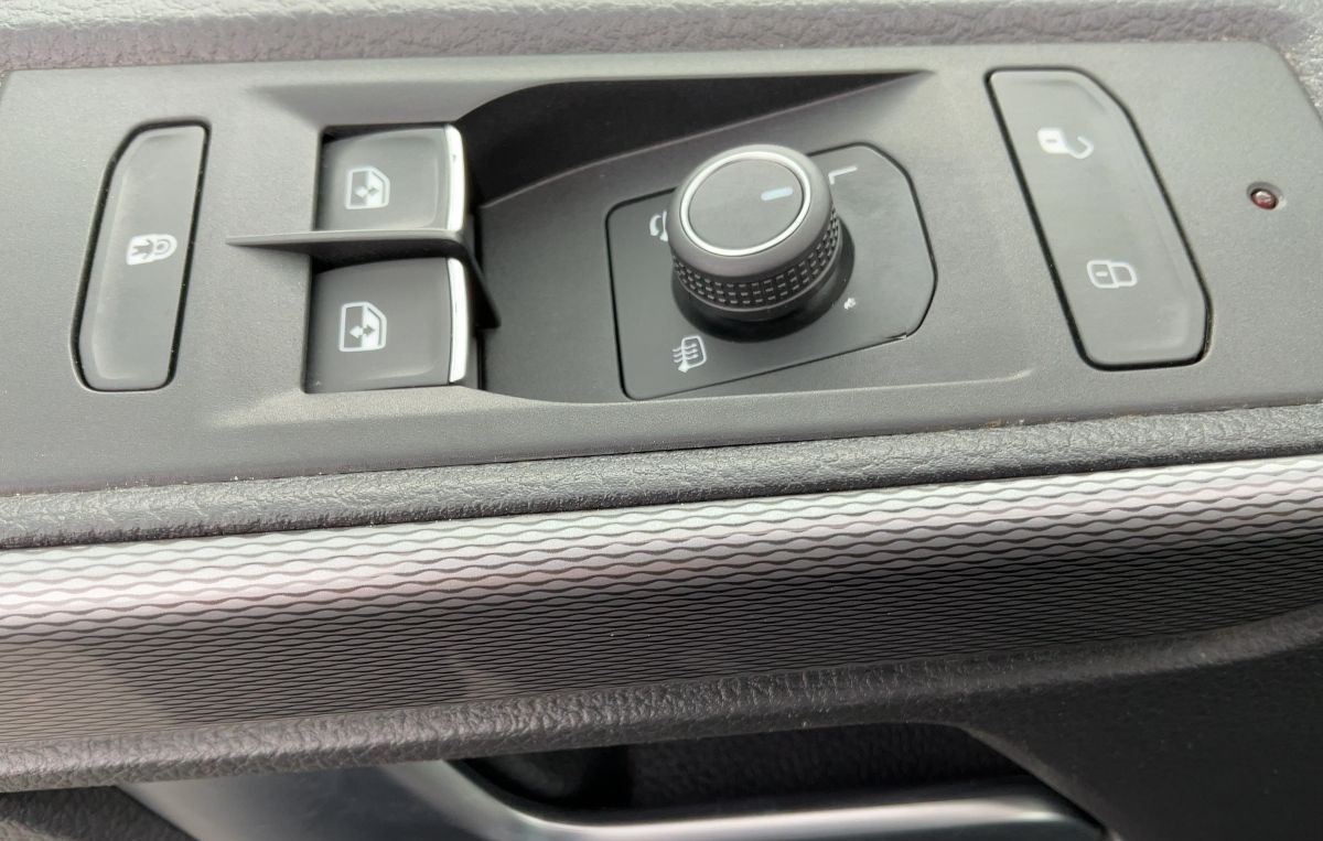 Volkswagen T6.1 Multivan 2.0TDI GENERATION SIX LED+RFK+AHK foto 15