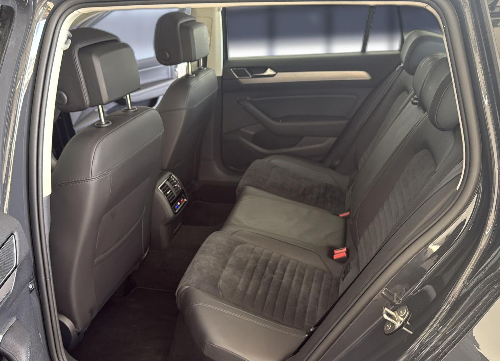 Volkswagen Passat Variant Highline /unfallfrei foto 24