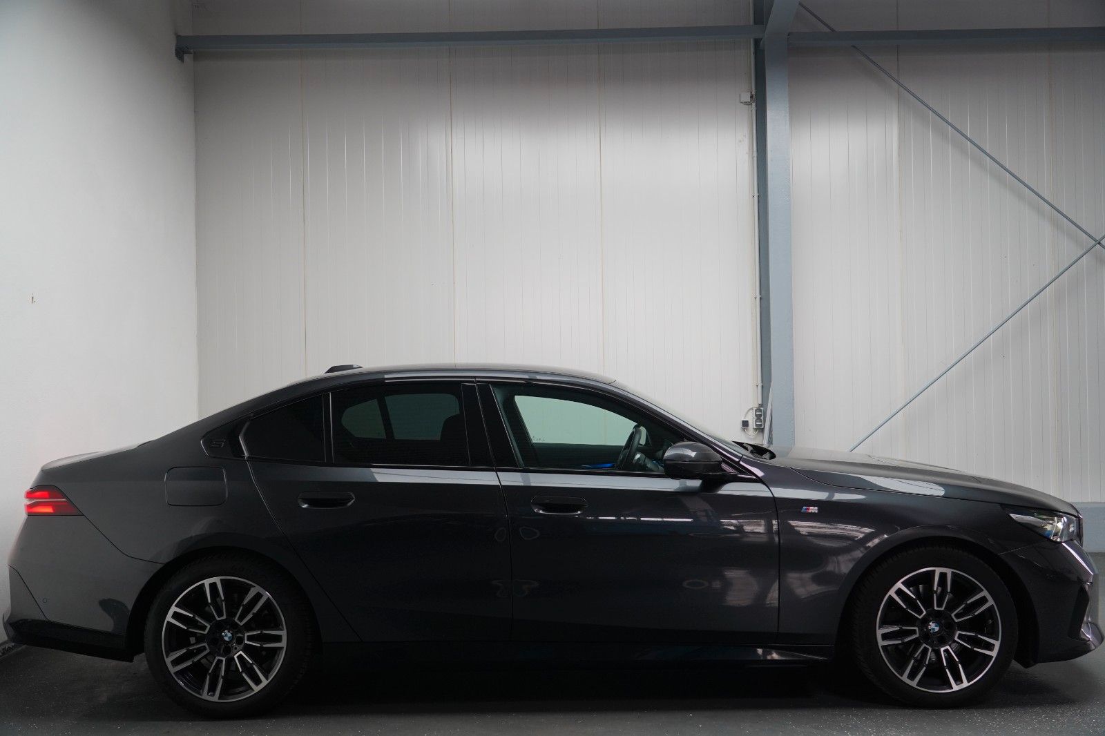 BMW 520d xDrive M Sport ICONIC H&K 360 HEADUP CARBON foto 4