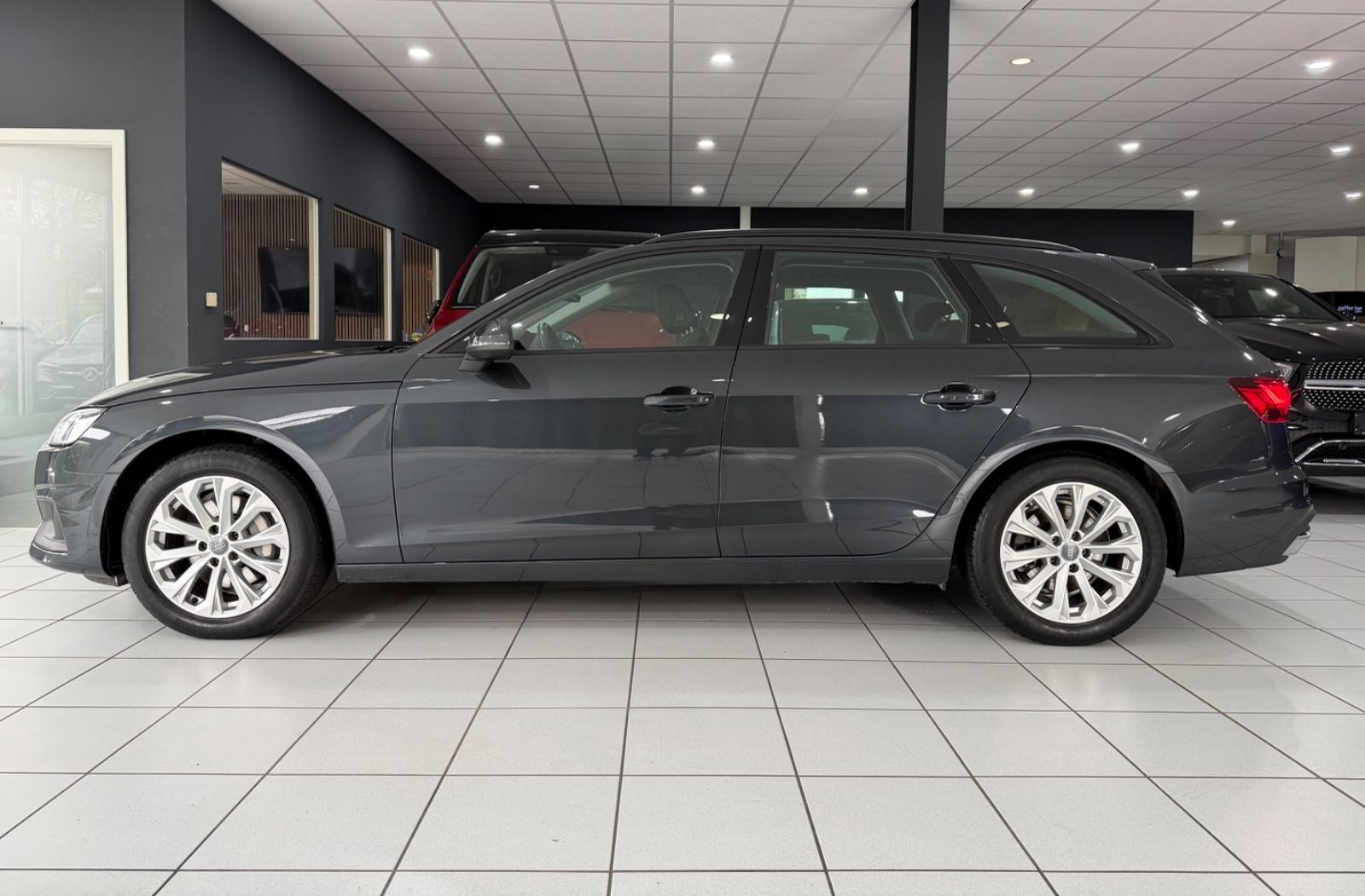 Audi A4 Avant 40 TDI*MATRIX*KEYLESS*E-HECK* foto 4