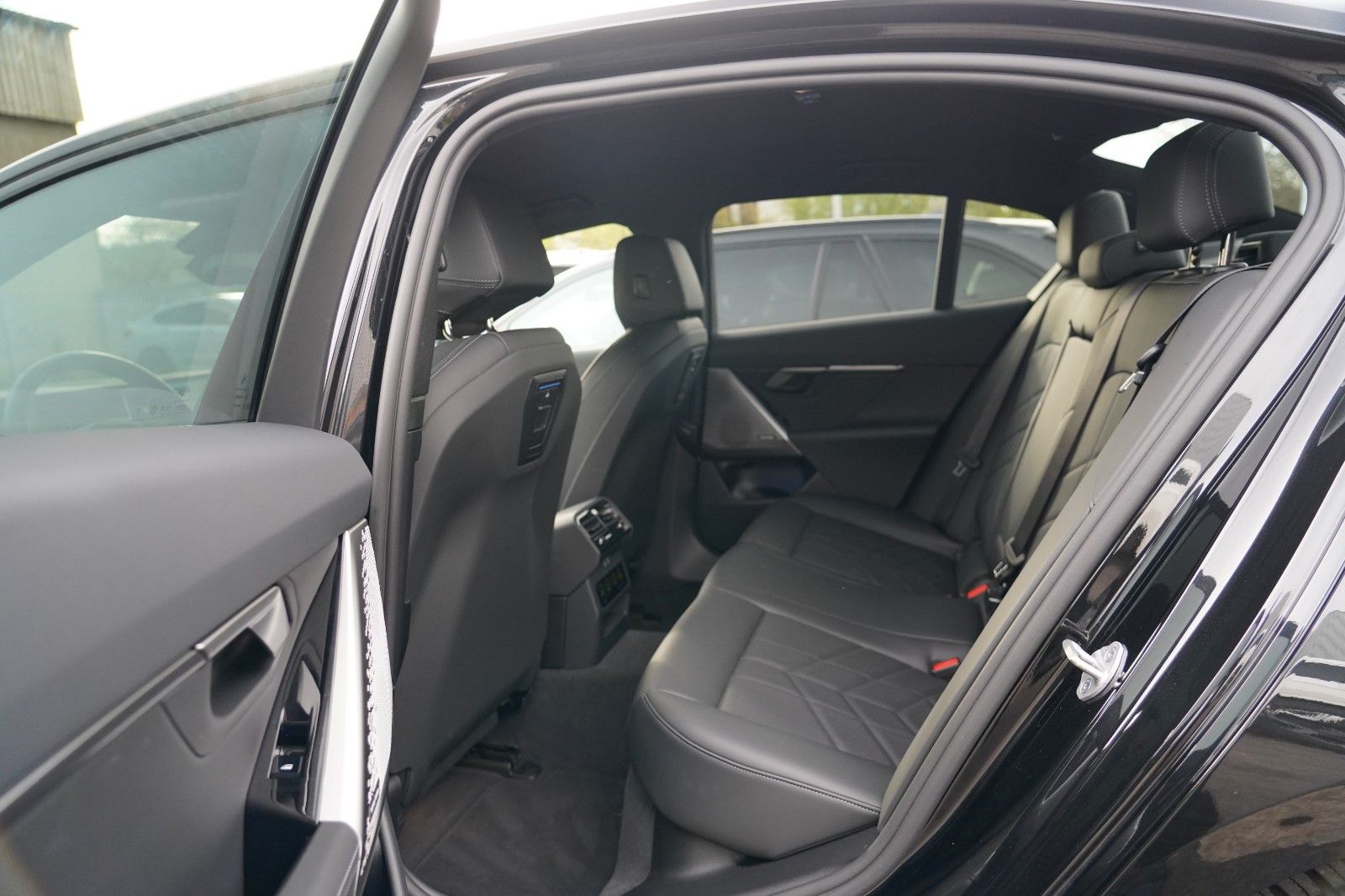 BMW 520d xDrive M Sport ICONIC 360 H&K HEADUP MEMORY foto 23
