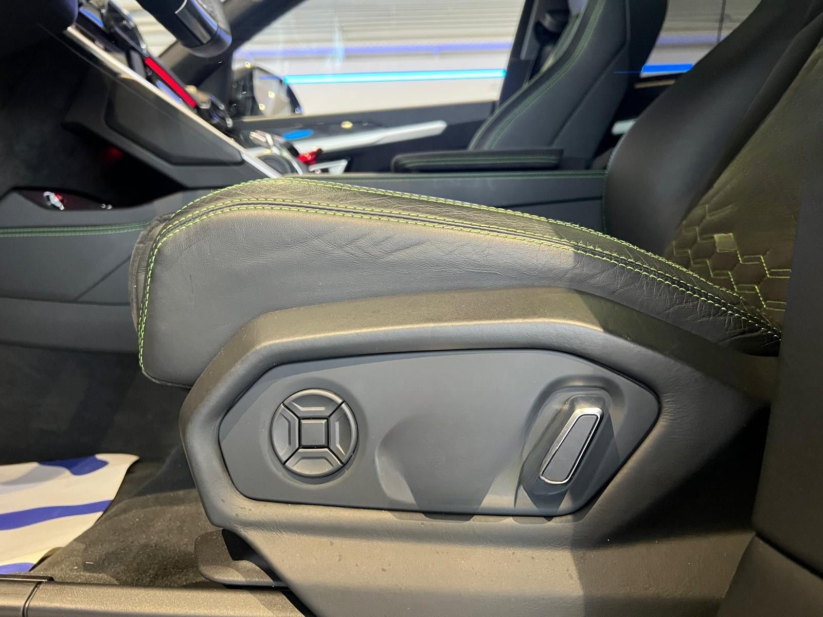 Lamborghini Urus *Großes Carbon Paket*Akrapovic* foto 20