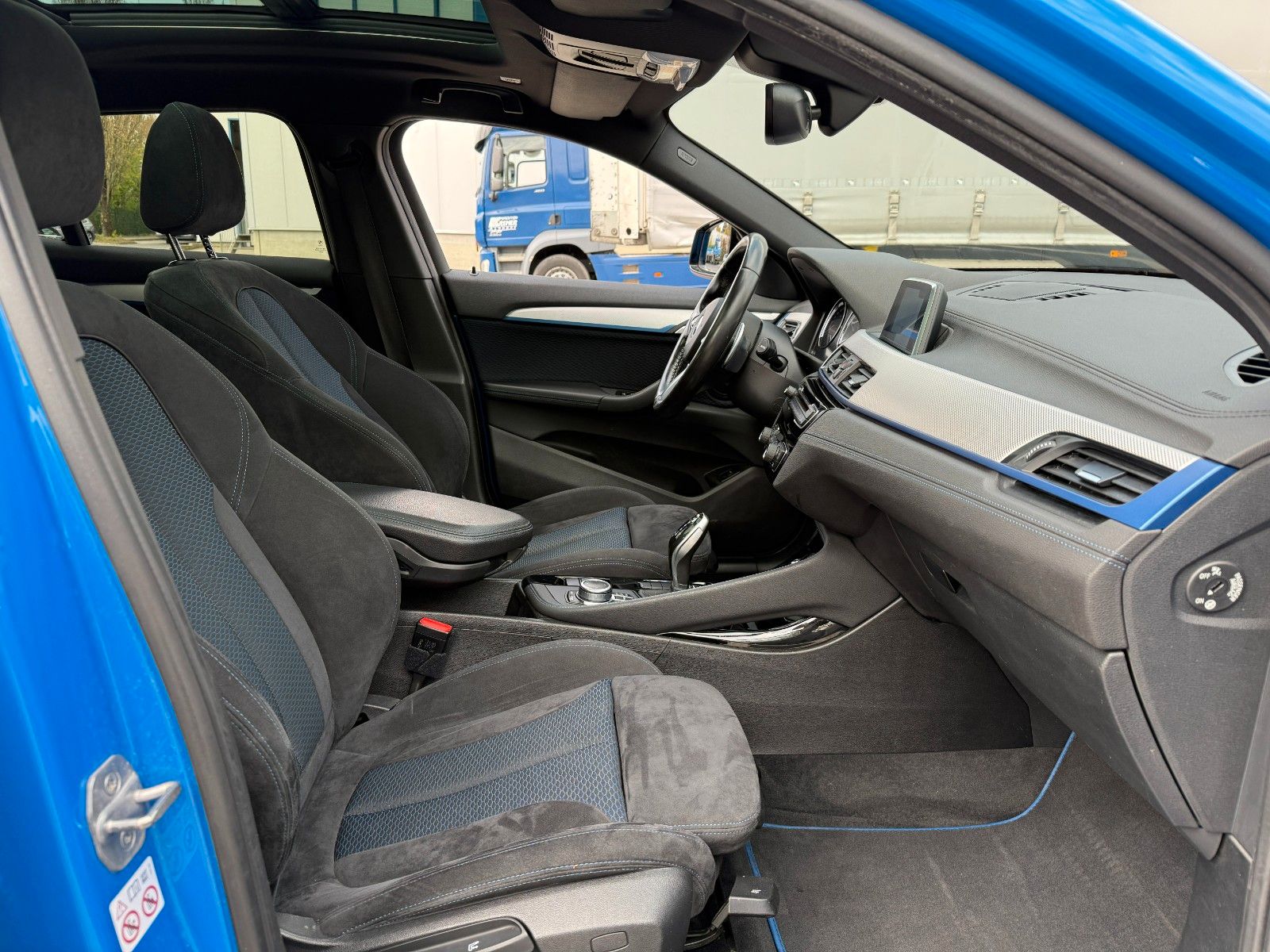 BMW X2 sDrive 18 d M Paket Shadowline*Sportsitze* foto 24