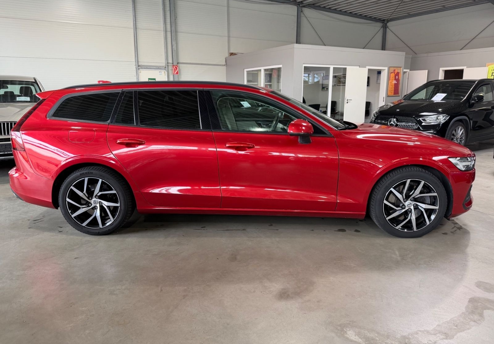 Volvo V60 Kombi T5 Momentum CarPlay|LED|StHZ|Keyless foto 11