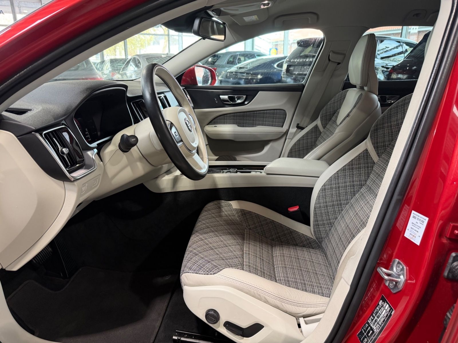 Volvo V60 Kombi T5 Momentum CarPlay|LED|StHZ|Keyless foto 12