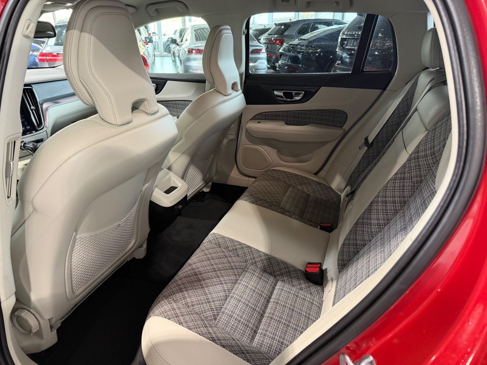 Volvo V60 Kombi T5 Momentum CarPlay|LED|StHZ|Keyless foto 13