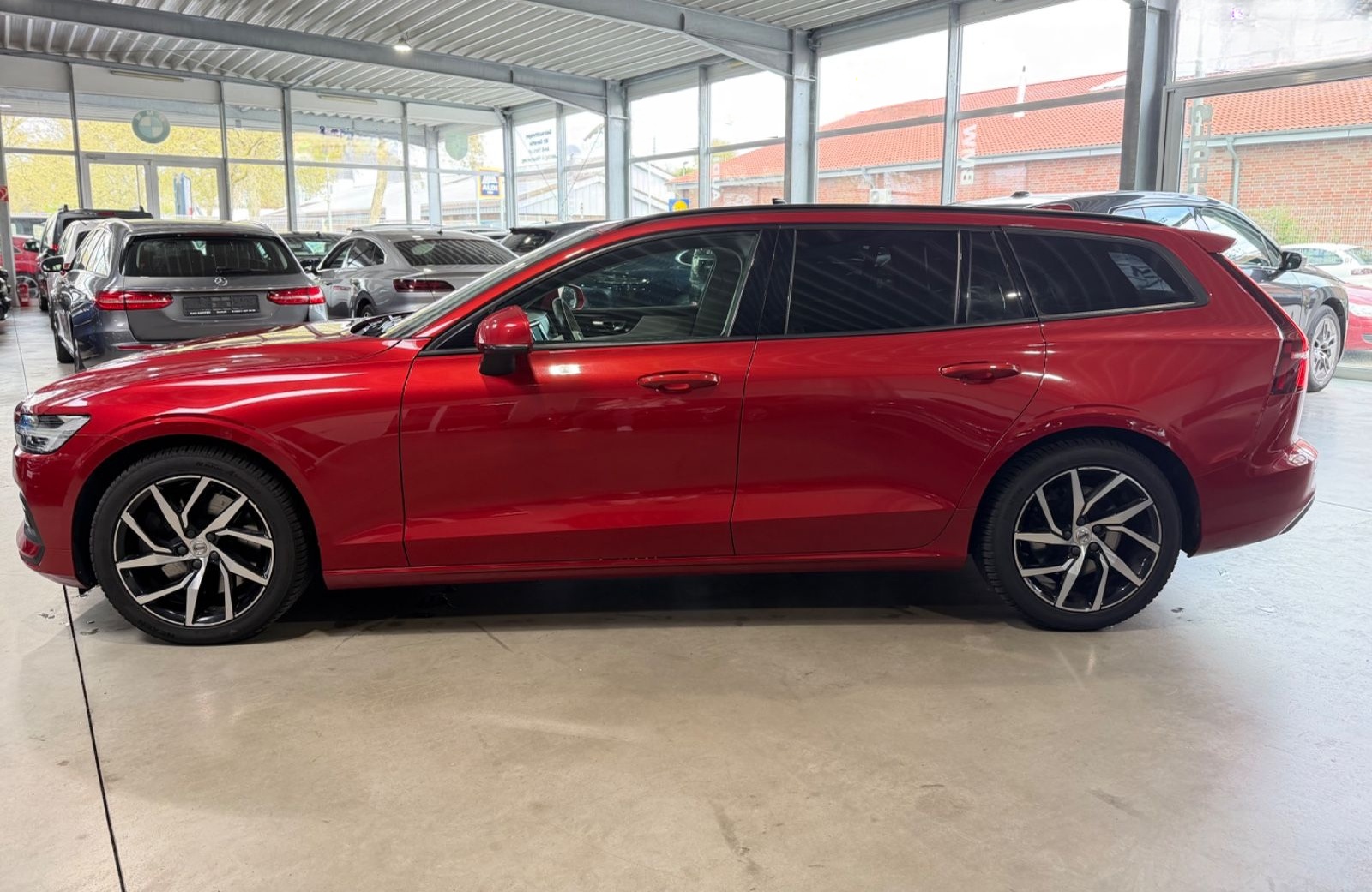 Volvo V60 Kombi T5 Momentum CarPlay|LED|StHZ|Keyless foto 4