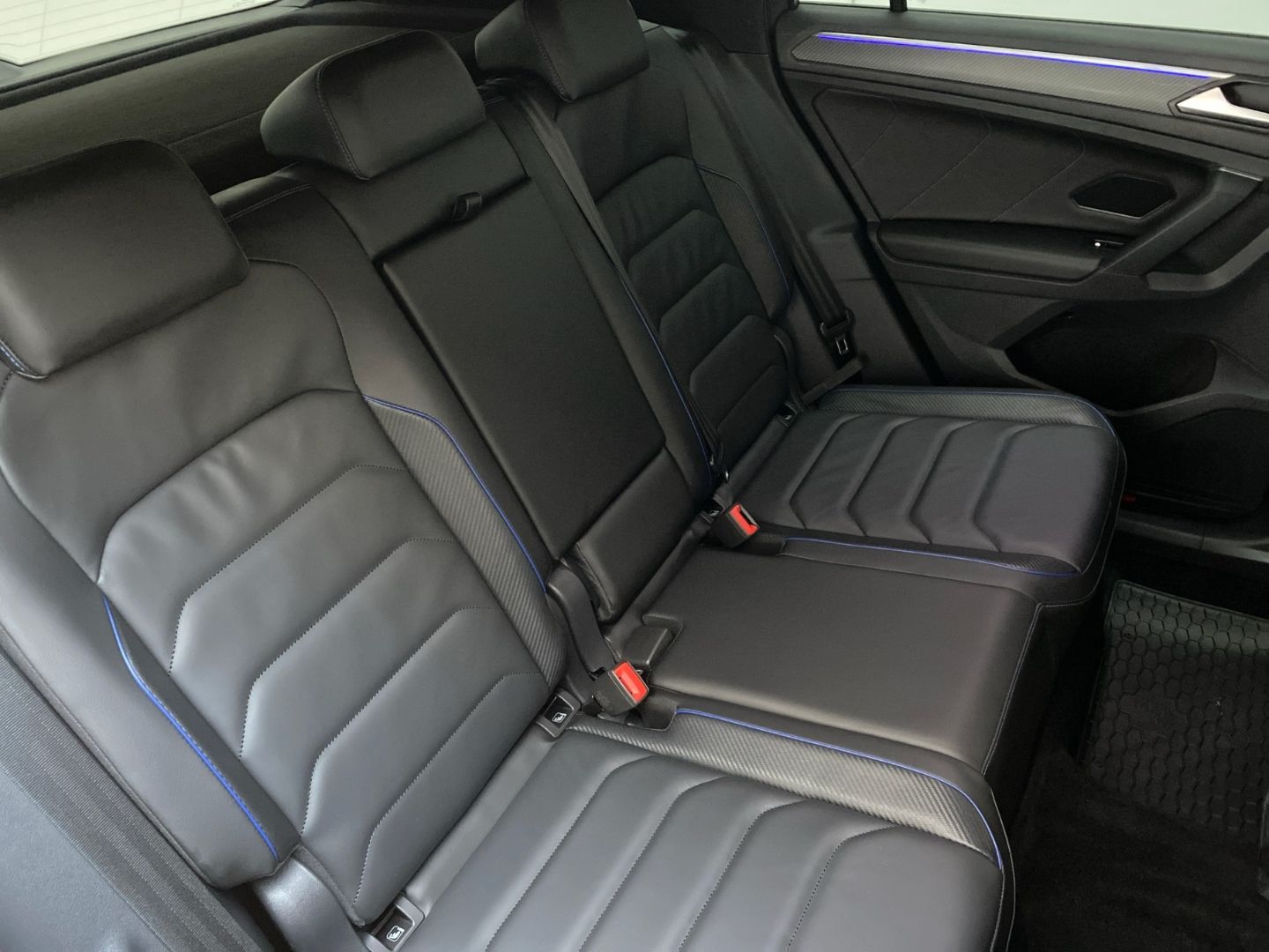 Volkswagen Tiguan R 2.0TSI 4Motion Akrapovic AHK Pano Leder foto 11