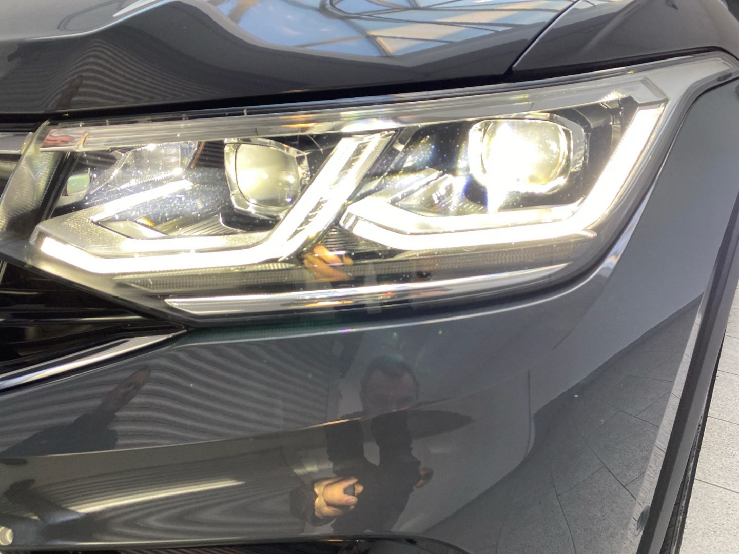 Volkswagen Tiguan R 2.0TSI 4Motion Akrapovic AHK Pano Leder foto 16