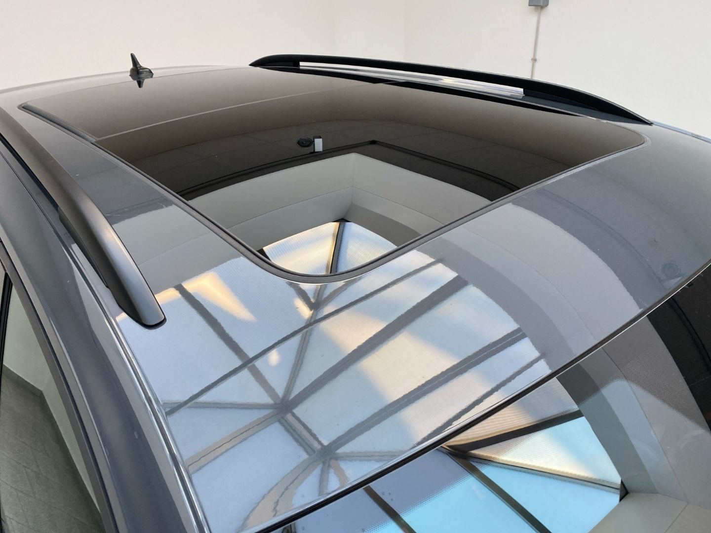 Volkswagen Tiguan R 2.0TSI 4Motion Akrapovic AHK Pano Leder foto 17